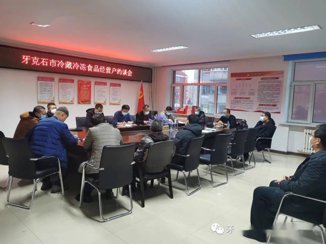超市被传倒闭，引发群众抢购商品，有人直接撕开食品包装连吃带喝！河南一地通报：已约谈造谣传谣者
