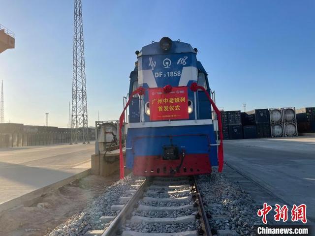 中尼重要贸易通道阿尼哥公路架设临时索道