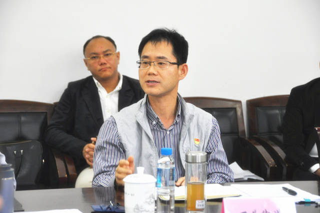 成都华微：12月9日召开董事会会议