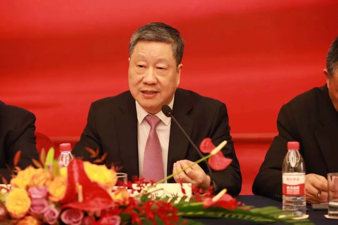 滨江集团：5月19日召开董事会会议