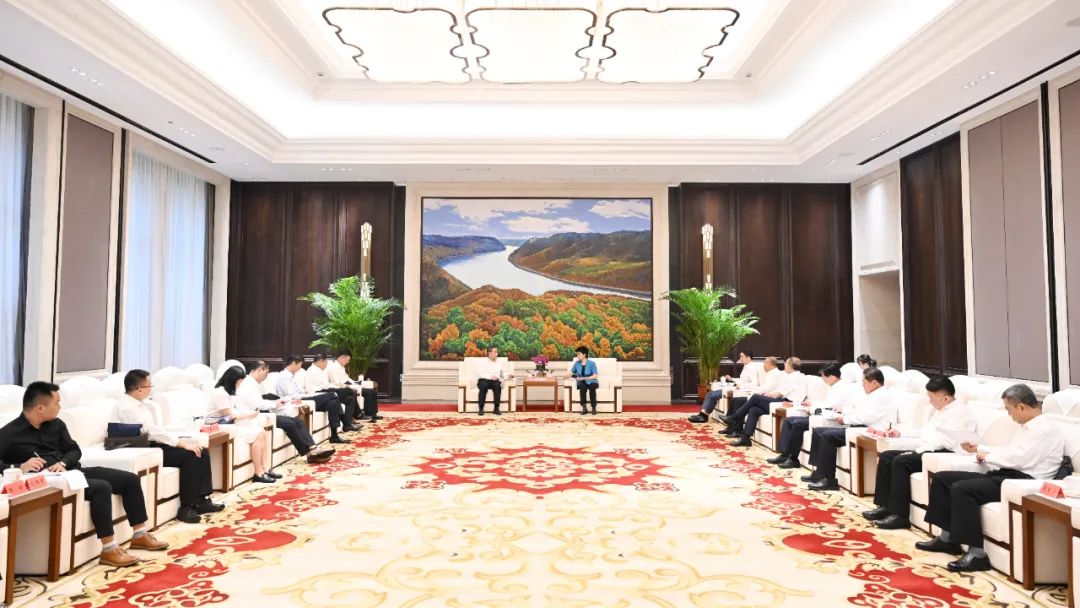 中国贸促会会长任鸿斌在湖南调研