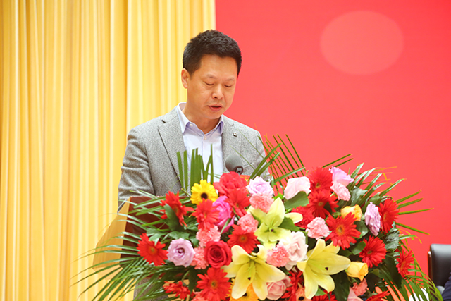 美凯龙：公司副总经理车国兴辞任