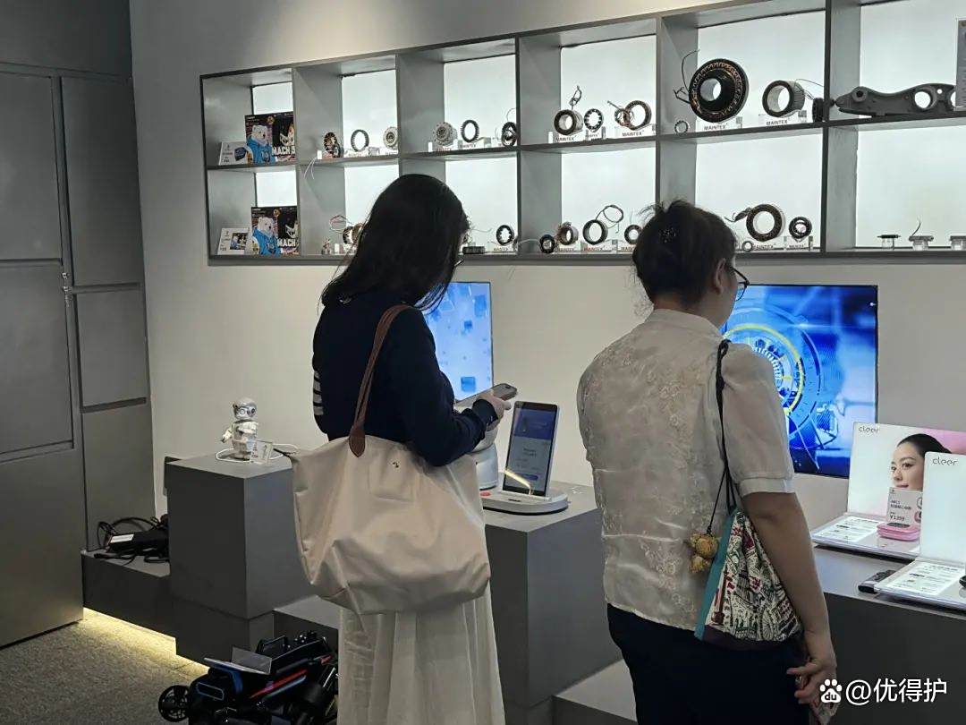 到6S店,定制一款专属机器人
