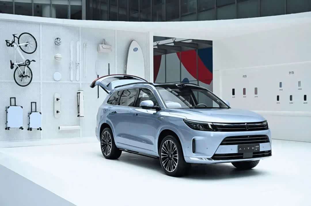 赛力斯涨3.26%，股价创历史新高