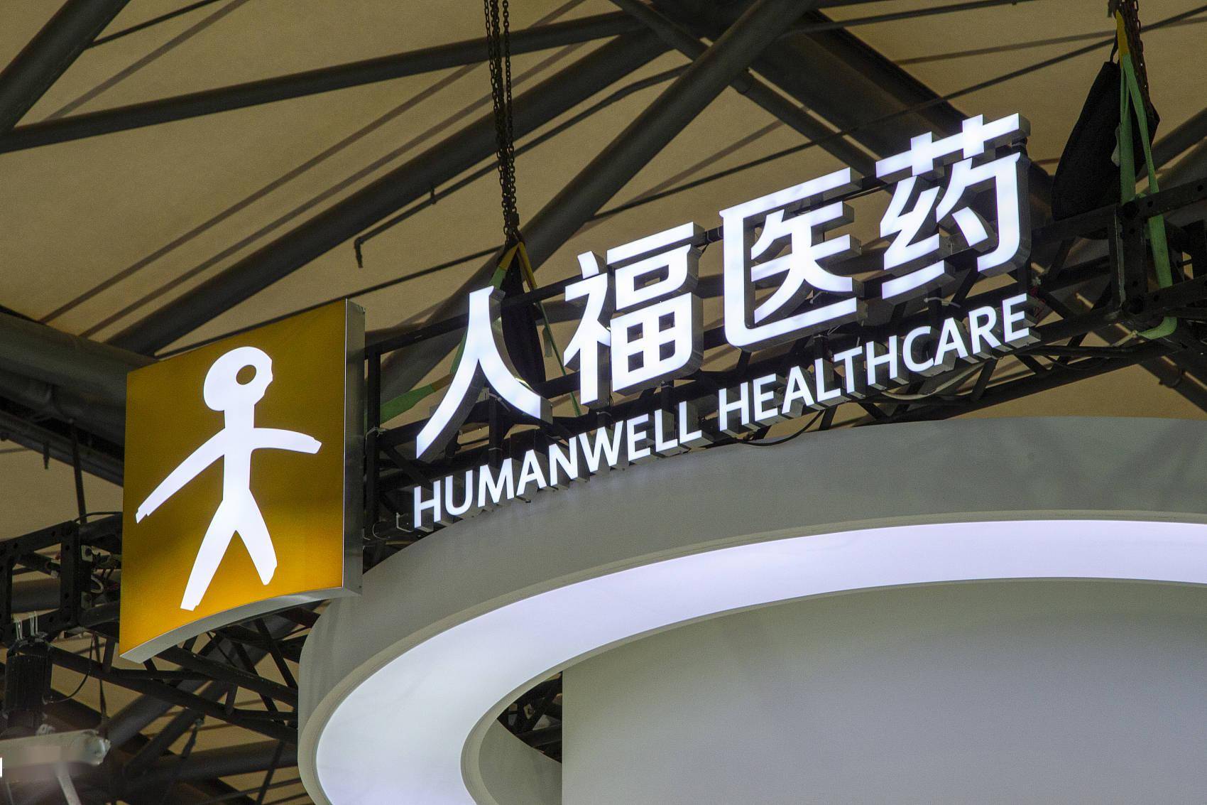 中国中免：拟收购DFS大中华区旅游零售业务相关股权及资产