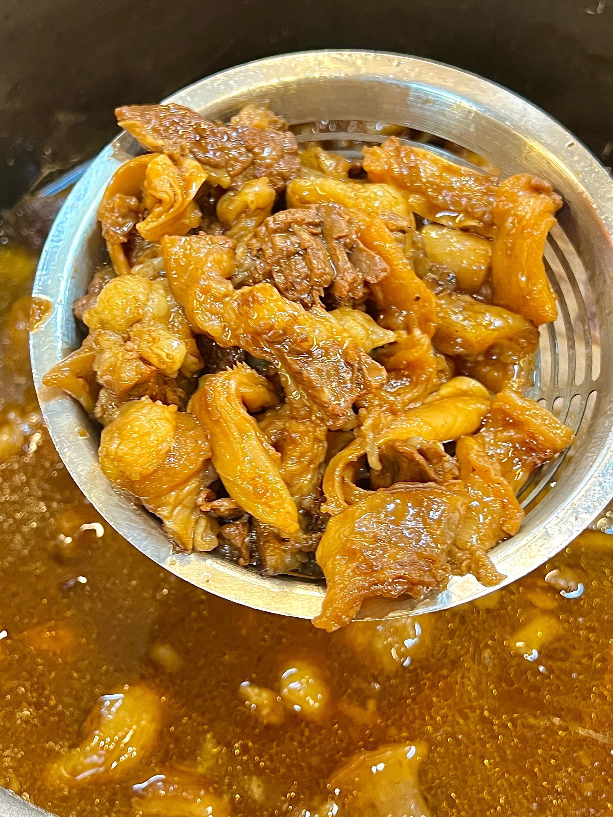 百万粉丝网红直播带货“100%纯牛肉”99元4斤，“假一赔万”，市监局：虚假宣传，罚6.5万元！其事后发视频道歉，但拒绝赔偿