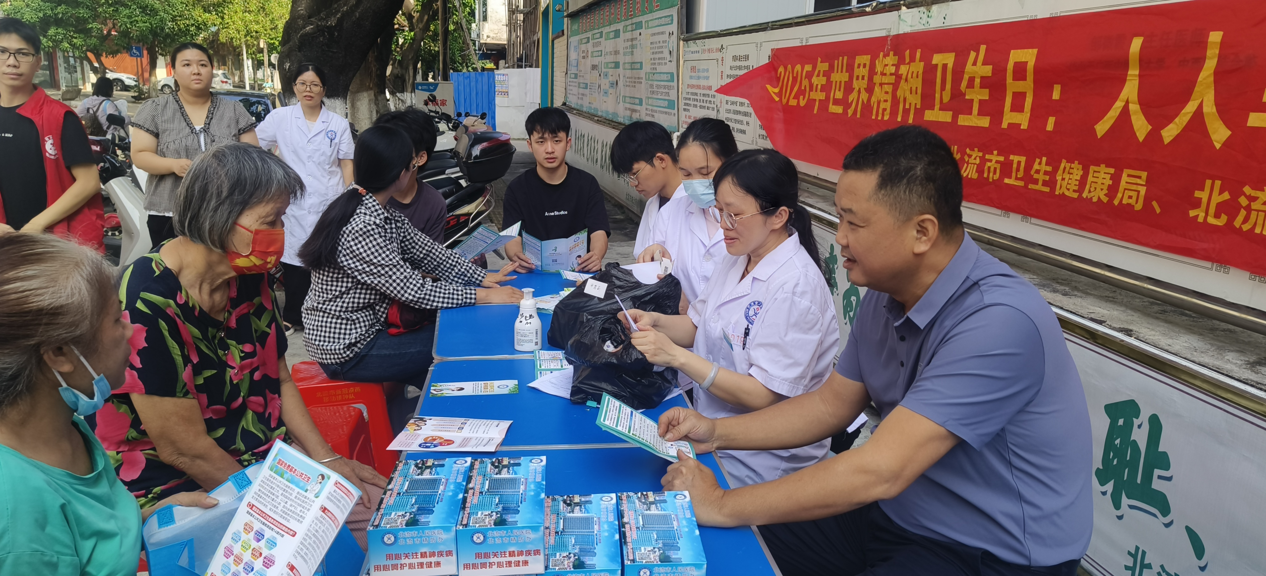 积极响应“中非人文交流年”活动倡议，援坦桑尼亚桑给巴尔血吸虫病防治专家开展义诊活动