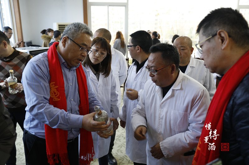 人民鉴真34期丨“廖某走私英伟达AI服务器售卖给公司”？ 利通电子：传闻不属实