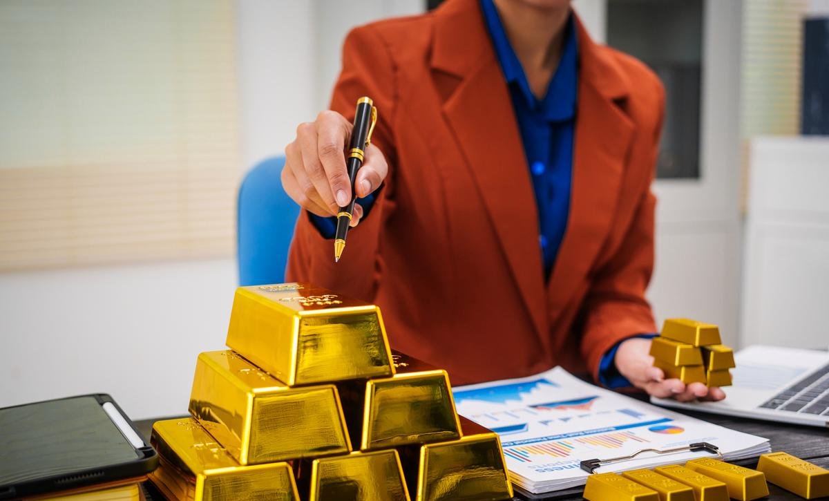现货黄金一度重回4600美元/盎司；中金：欧美央行降息预期全面逆转为加息预期 | 金融早参