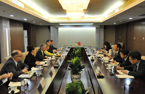 国务院国资委主任张玉卓会见巴西公共服务管理与创新部部长埃斯特・德维克